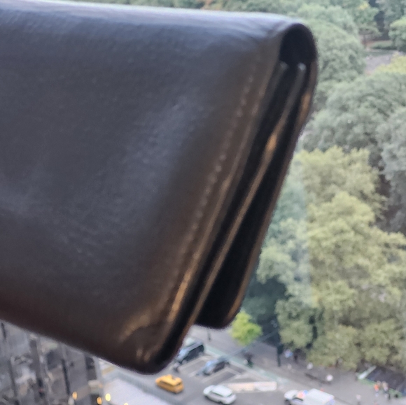 GUCCI Pebble Grain Leather Wallet - Picture 10 of 13